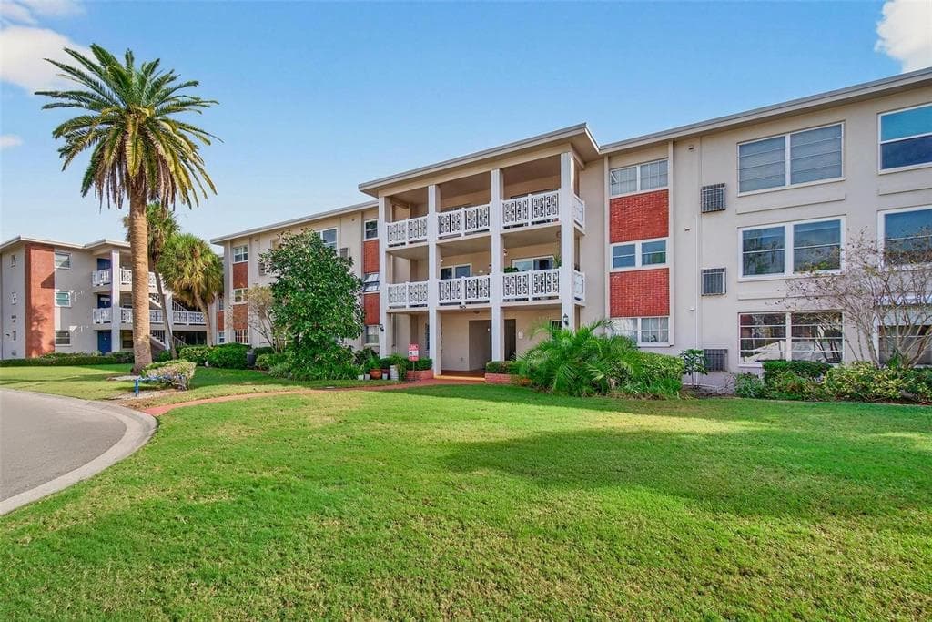 3125 36TH STREET N UNIT 303 ST PETERSBURG, FL 33713