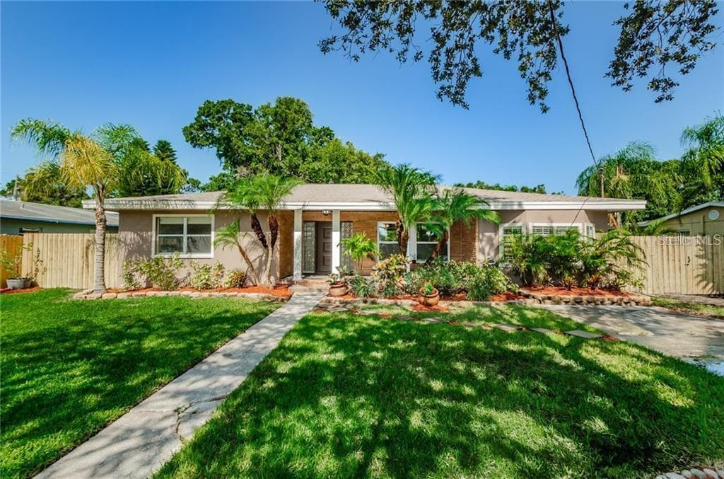 705 BAYSHORE DRIVE TARPON SPRINGS, FL 34689