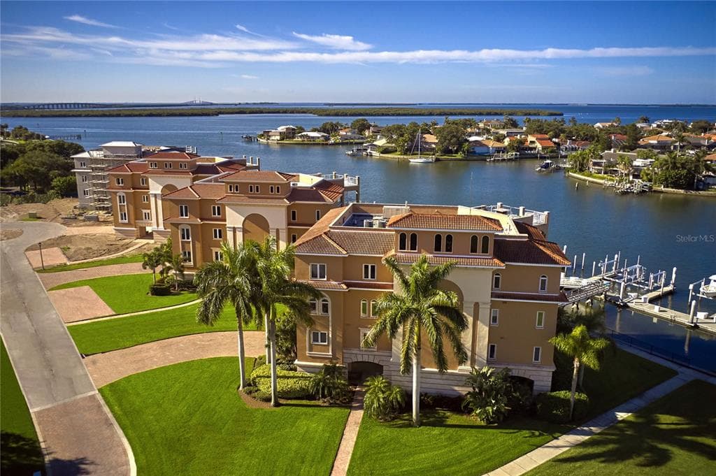 48 BAYVIEW COURT S UNIT A ST PETERSBURG, FL 33711