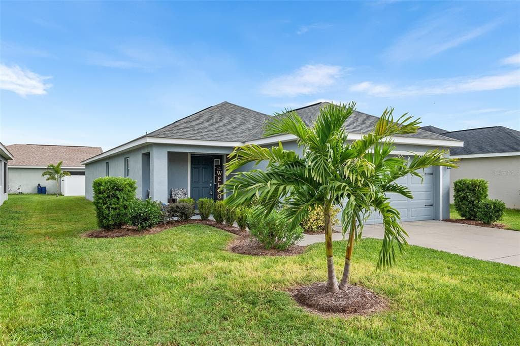220 ST GEORGES CIRCLE EAGLE LAKE, FL 33839