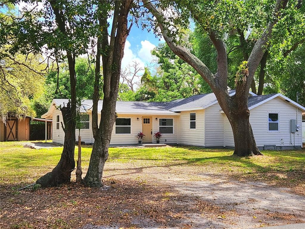 8917 N HIGHLAND AVENUE TAMPA, FL 33604