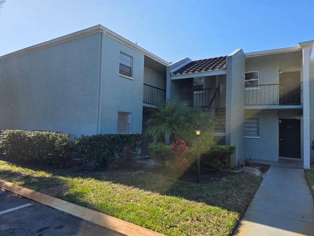 2860 SOMERSET PARK DRIVE UNIT 103 TAMPA, FL 33613