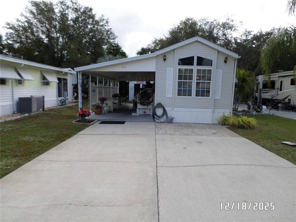 47 PALAMINO PATH RIVER RANCH, FL 33867