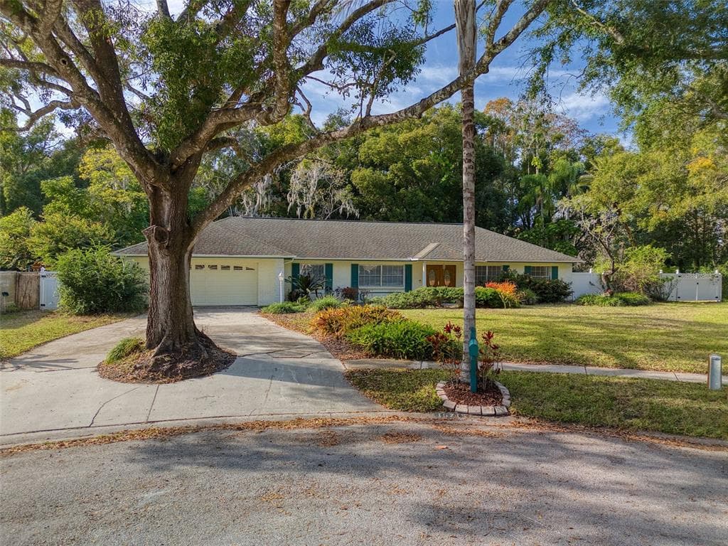 15715 ALMONDWOOD DRIVE TAMPA, FL 33613