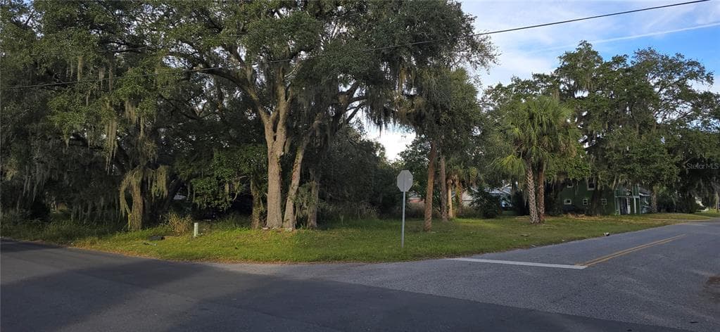 E 11TH STREET SANFORD, FL 32771