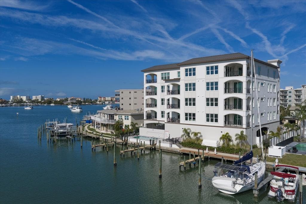 211 DOLPHIN POINT UNIT 1 CLEARWATER, FL 33767