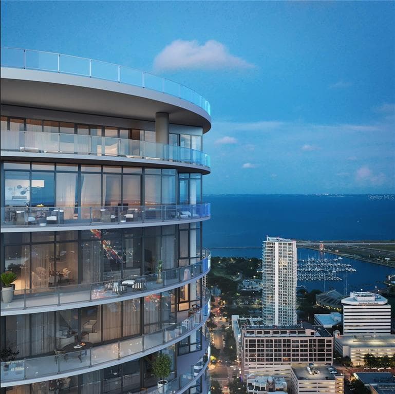 400 CENTRAL AVENUE UNIT 2105 ST PETERSBURG, FL 33701