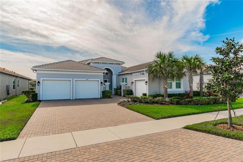 4919 PAMPLONA COURT WIMAUMA, FL 33598