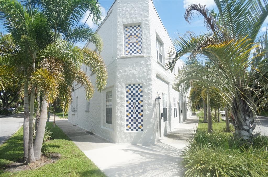 2305 W TEXAS AVENUE UNIT 1 TAMPA, FL 33629