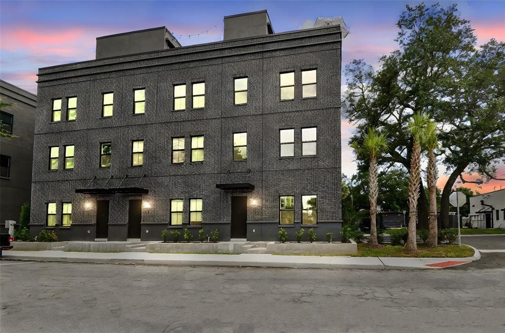 1218 E KAY STREET UNIT 23 TAMPA, FL 33602