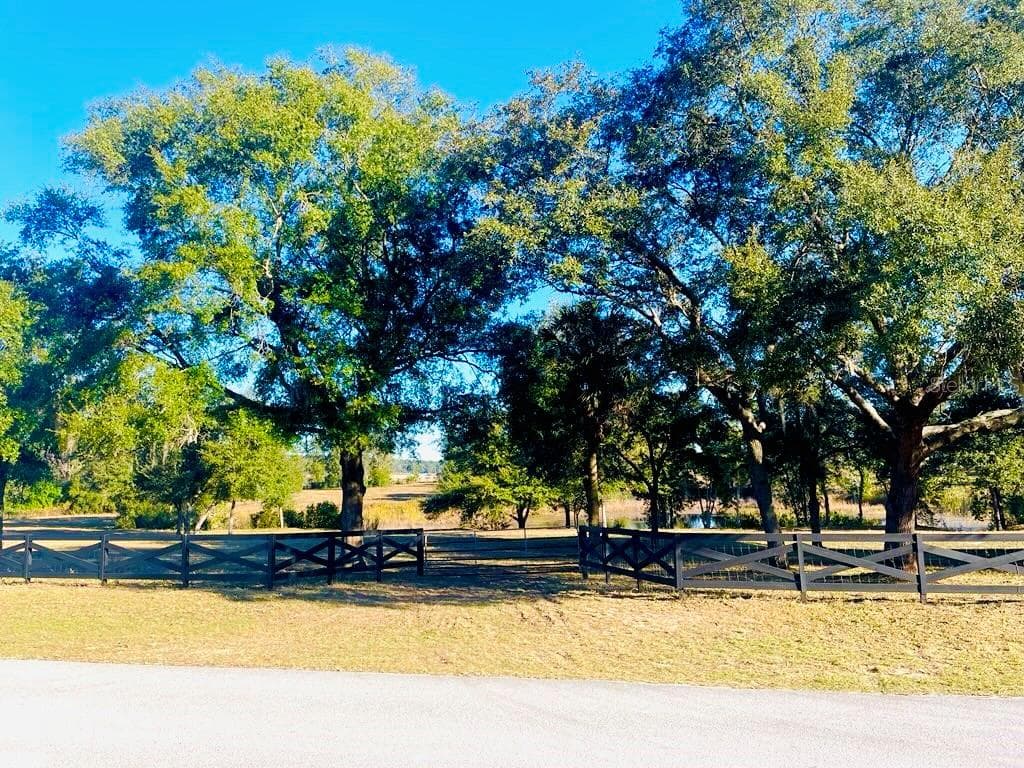 HUNTERS TRACE LANE CLERMONT, FL 34715