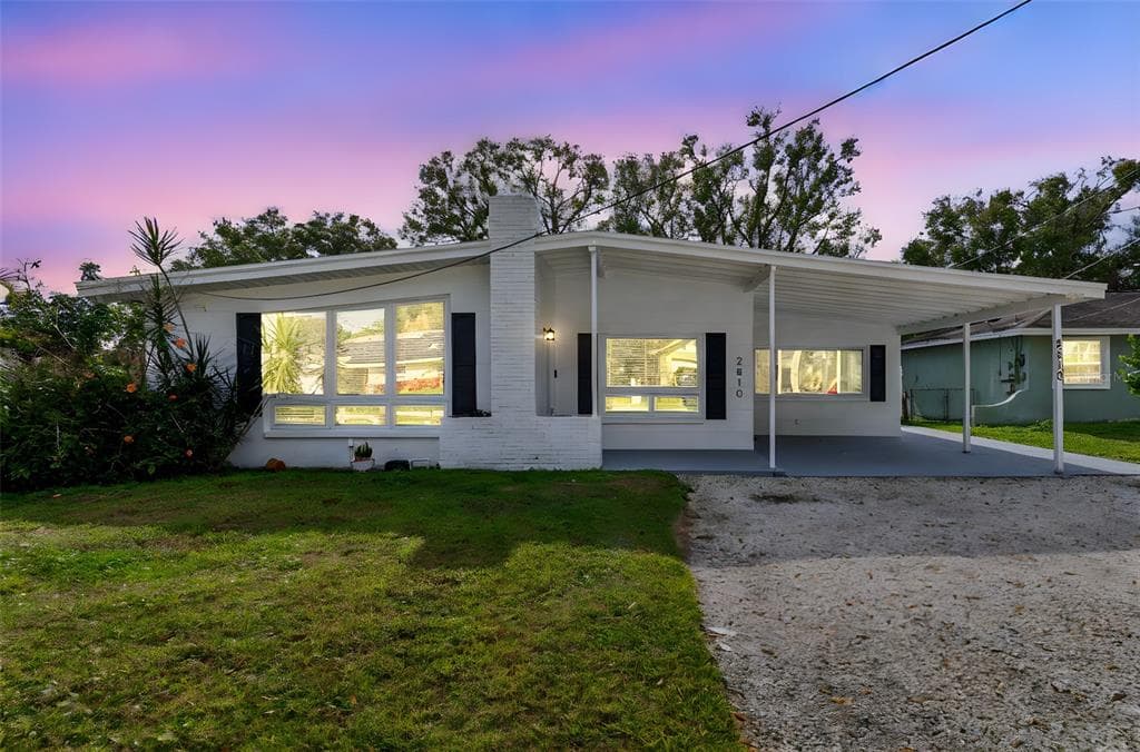 2810 W SILVER LAKE AVENUE TAMPA, FL 33614