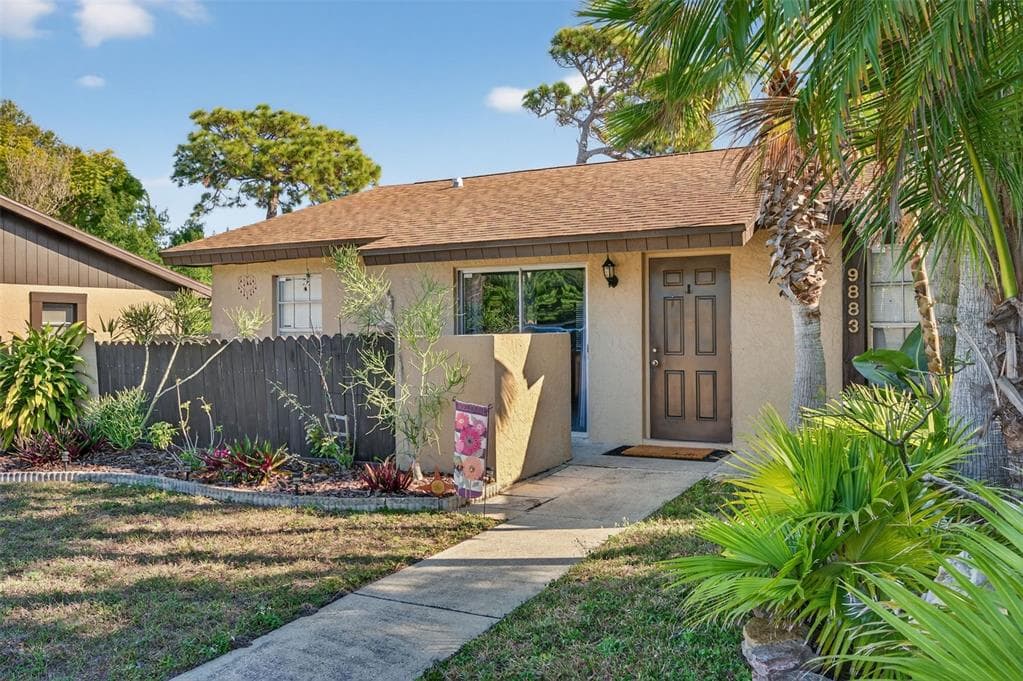9883 88TH WAY SEMINOLE, FL 33777