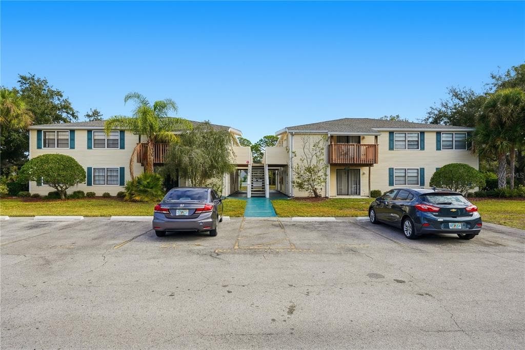 122 LOBLOLLY COURT UNIT H OLDSMAR, FL 34677