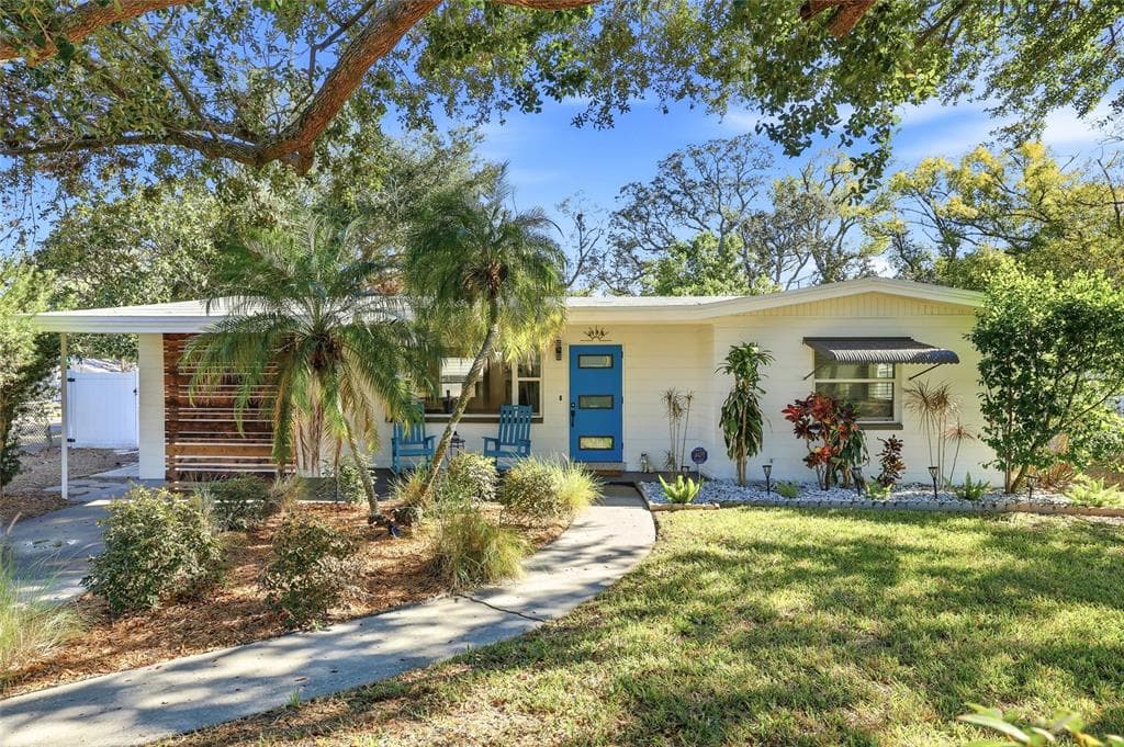 2102 W KIRBY CIRCLE TAMPA, FL 33604