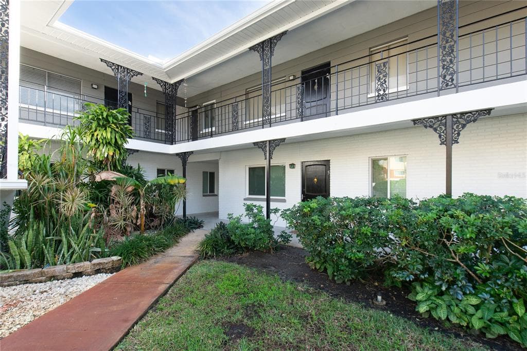 6266 1ST AVENUE S UNIT 5 ST PETERSBURG, FL 33707