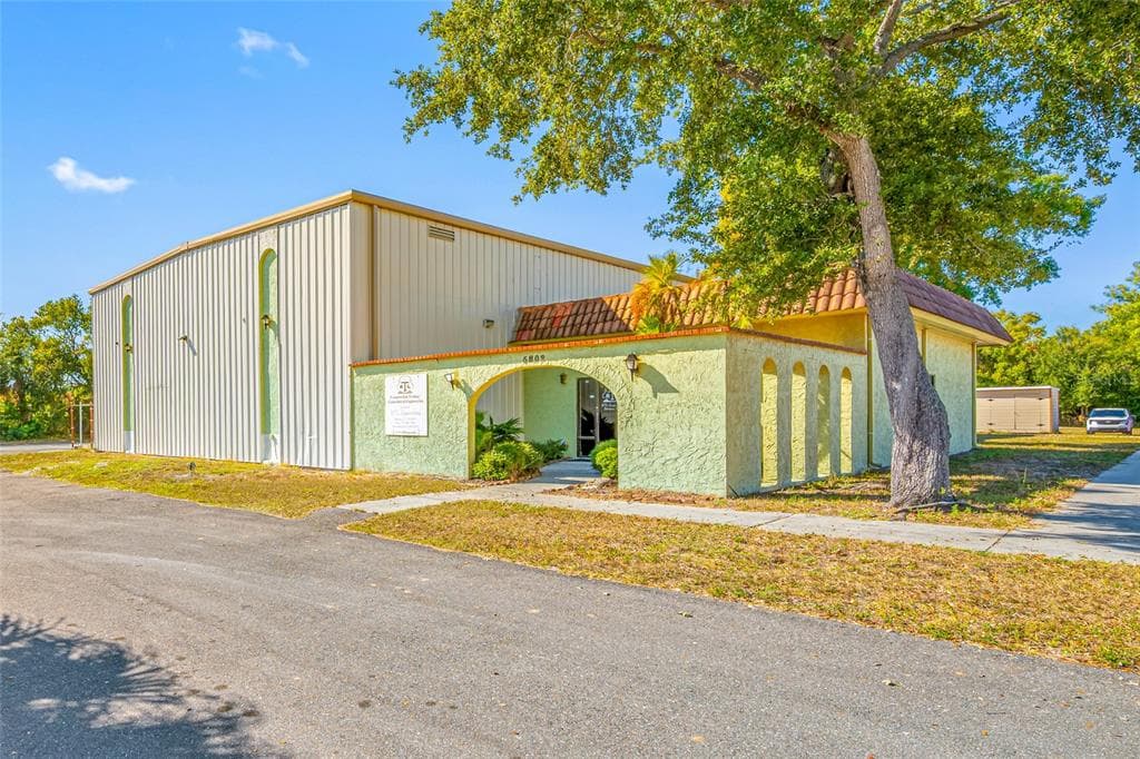 5802 N OCCIDENT STREET TAMPA, FL 33614
