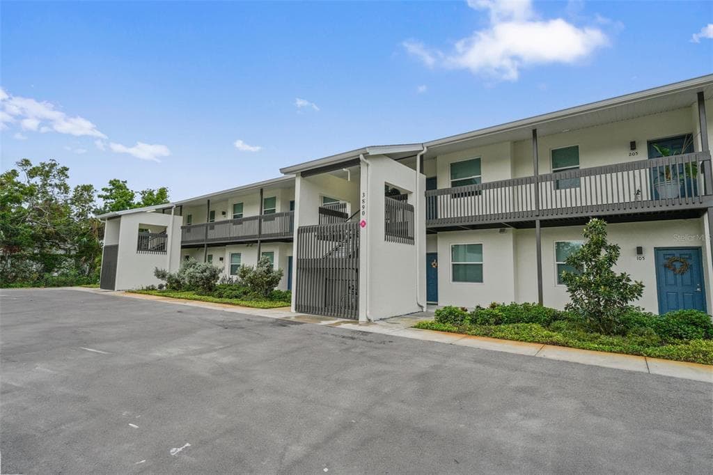 3890 34TH AVENUE S UNIT 201 ST PETERSBURG, FL 33711