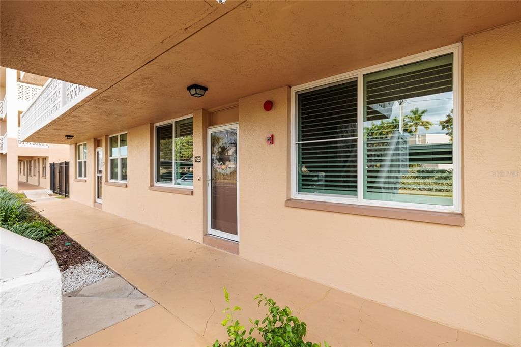 5095 BAY STREET NE UNIT 102 ST PETERSBURG, FL 33703