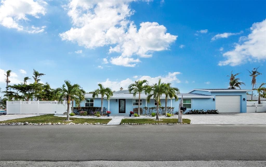 744 JUNGLE QUEEN WAY LONGBOAT KEY, FL 34228