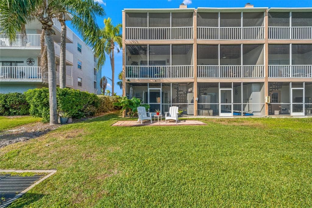 637 PINELLAS BAYWAY S UNIT 111 ST PETERSBURG, FL 33715