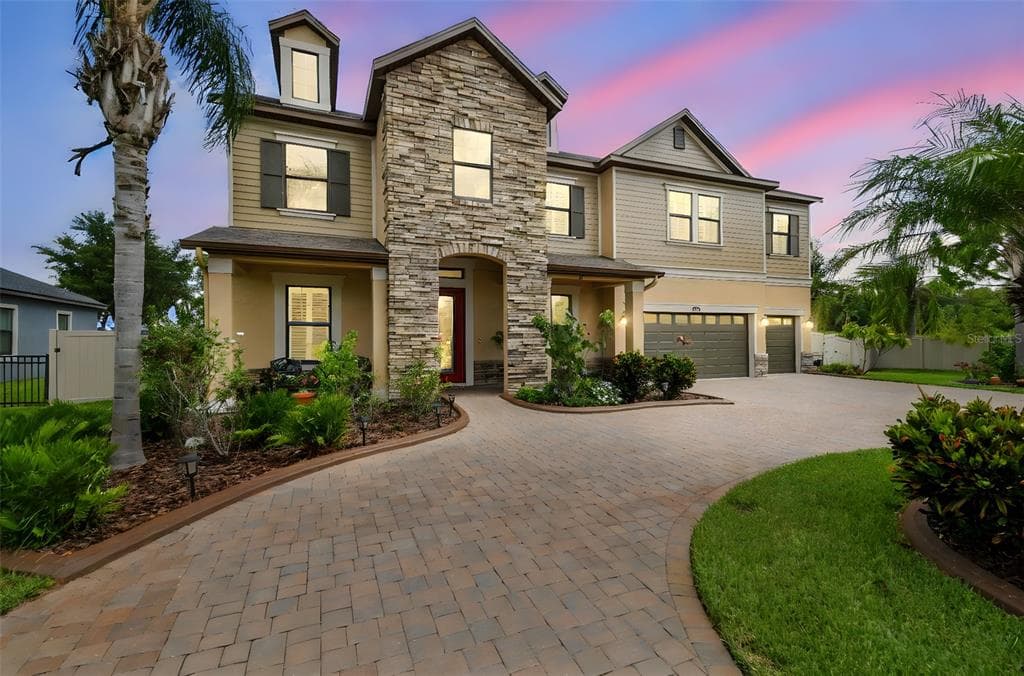 2566 LAKE MANOR DRIVE