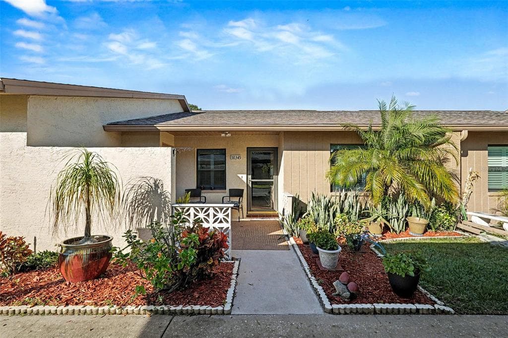 38345 COTTONWOOD PLACE UNIT 38345 ZEPHYRHILLS, FL 33542