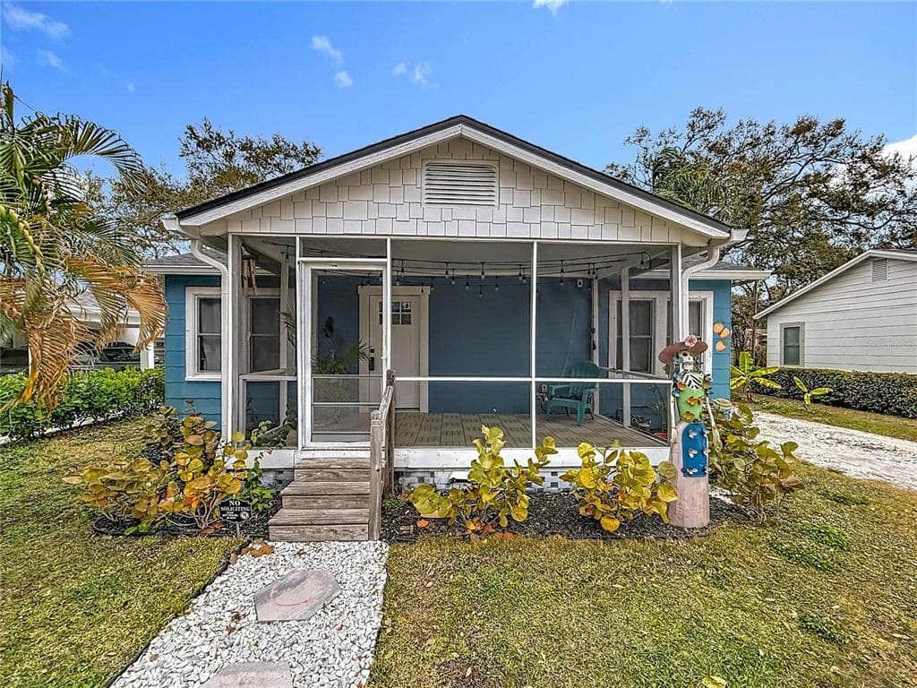 520 ROANOKE STREET DUNEDIN, FL 34698