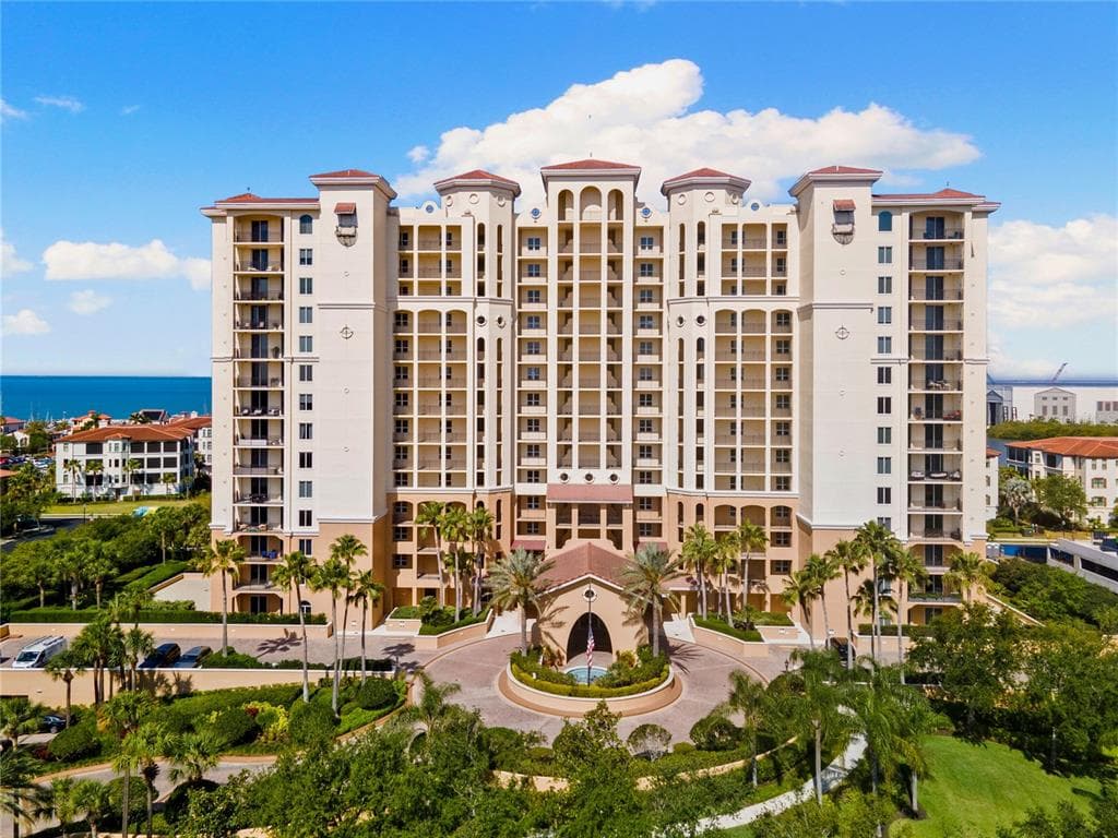 5823 BOWEN DANIEL DRIVE UNIT 906 TAMPA, FL 33616