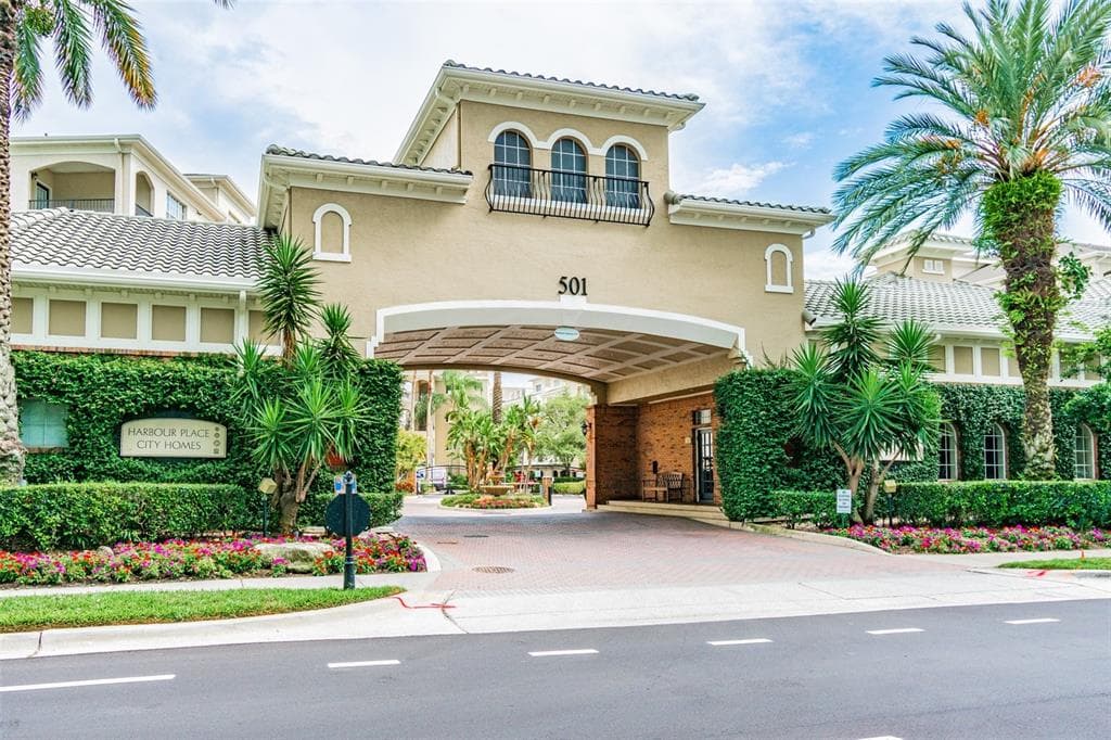 501 KNIGHTS RUN AVENUE UNIT 1228 TAMPA, FL 33602