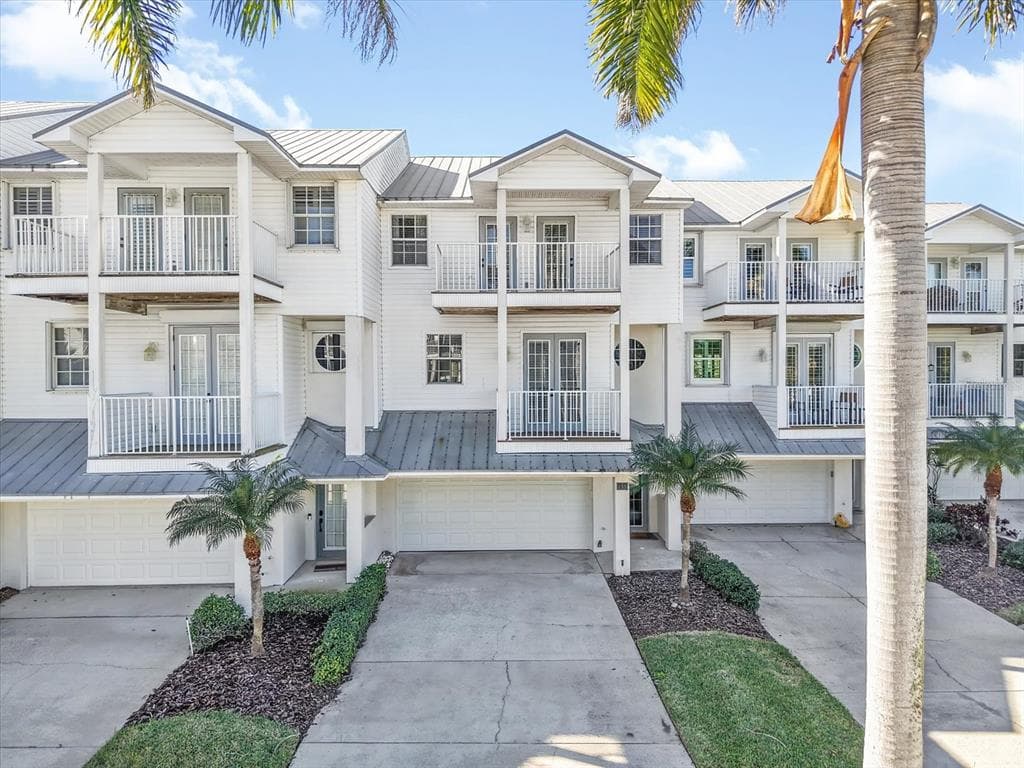 135 BATH CLUB CIRCLE NORTH REDINGTON BEACH, FL 33708