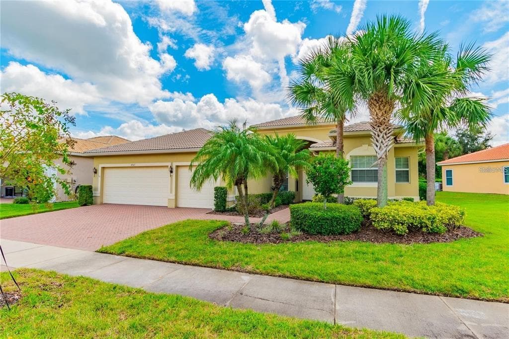 4963 SAPPHIRE SOUND DRIVE WIMAUMA, FL 33598