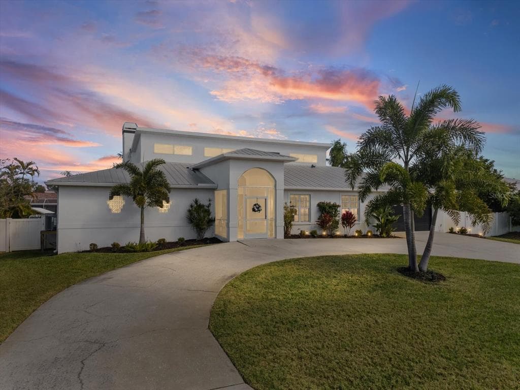 617 KINGSTON COURT APOLLO BEACH, FL 33572