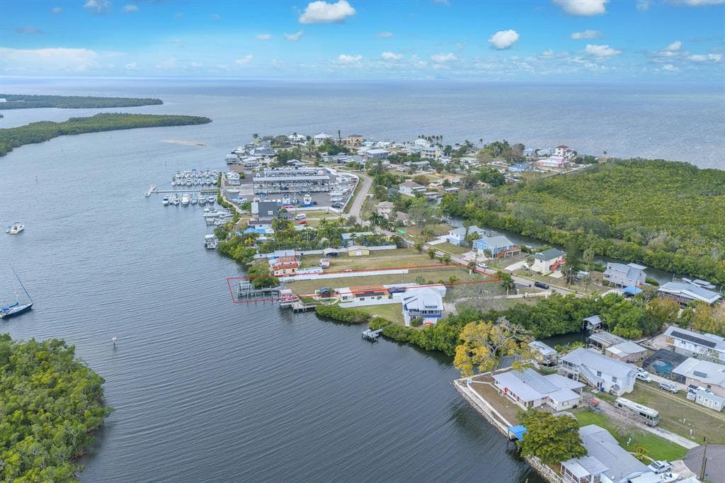 3304 W SHELL POINT ROAD RUSKIN, FL 33570