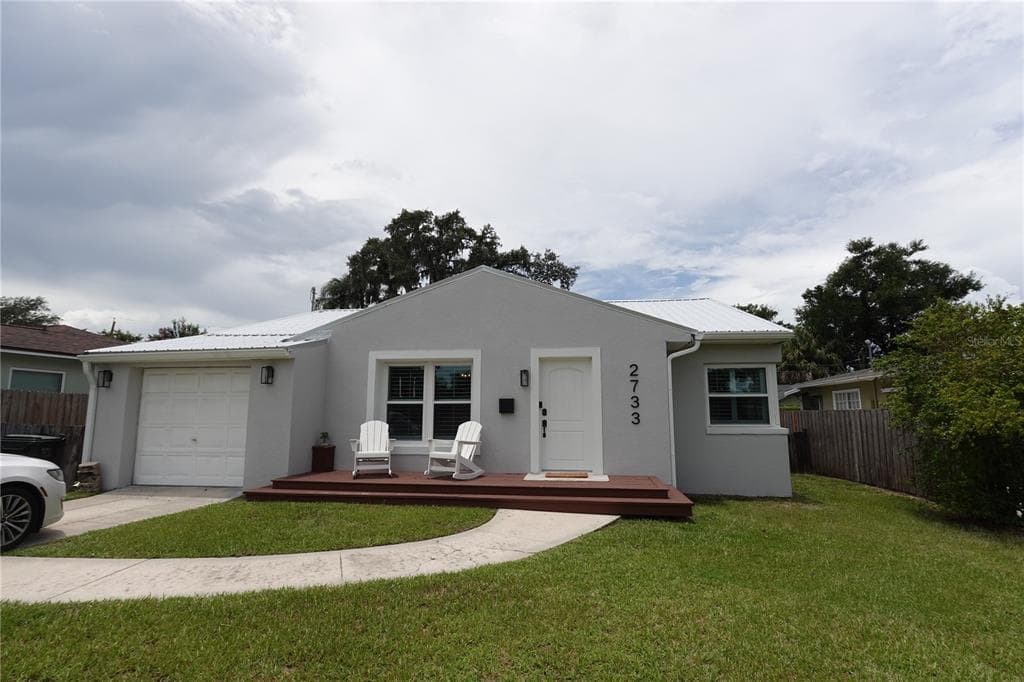 2733 WOODLAND HILLS AVENUE LAKELAND, FL 33803