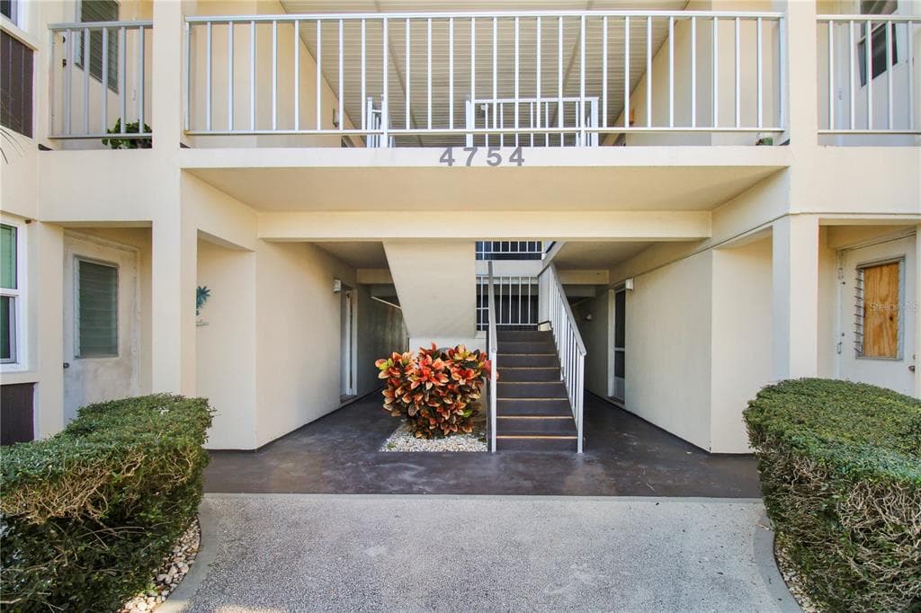 4754 MARINE PARKWAY UNIT 103 NEW PORT RICHEY, FL 34652