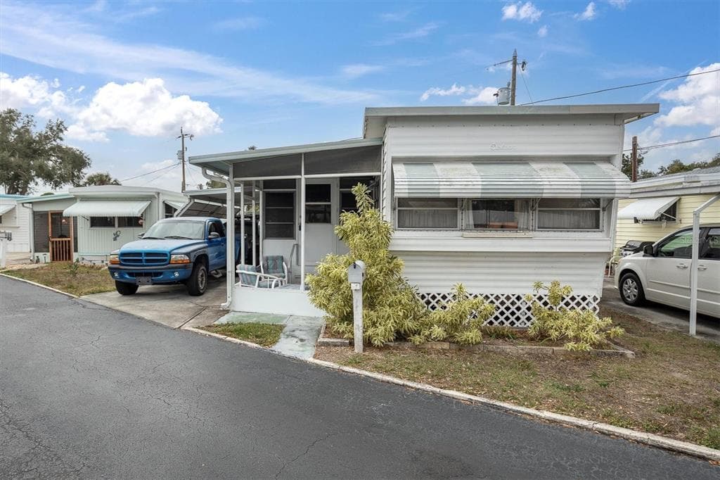 7801 34TH AVENUE N UNIT 70 ST PETERSBURG, FL 33710