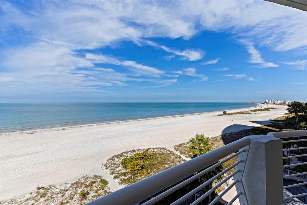 1350 GULF BOULEVARD UNIT 704 CLEARWATER BEACH, FL 33767