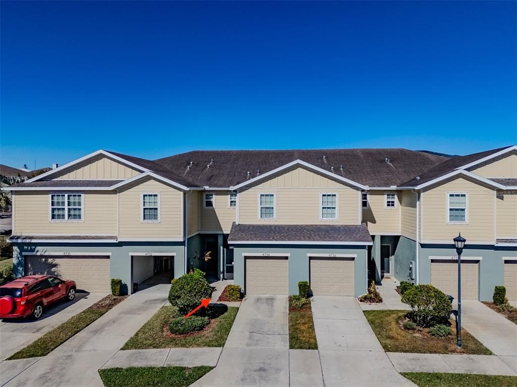 4734 WHITE SANDERLING CT COURT TAMPA, FL 33619