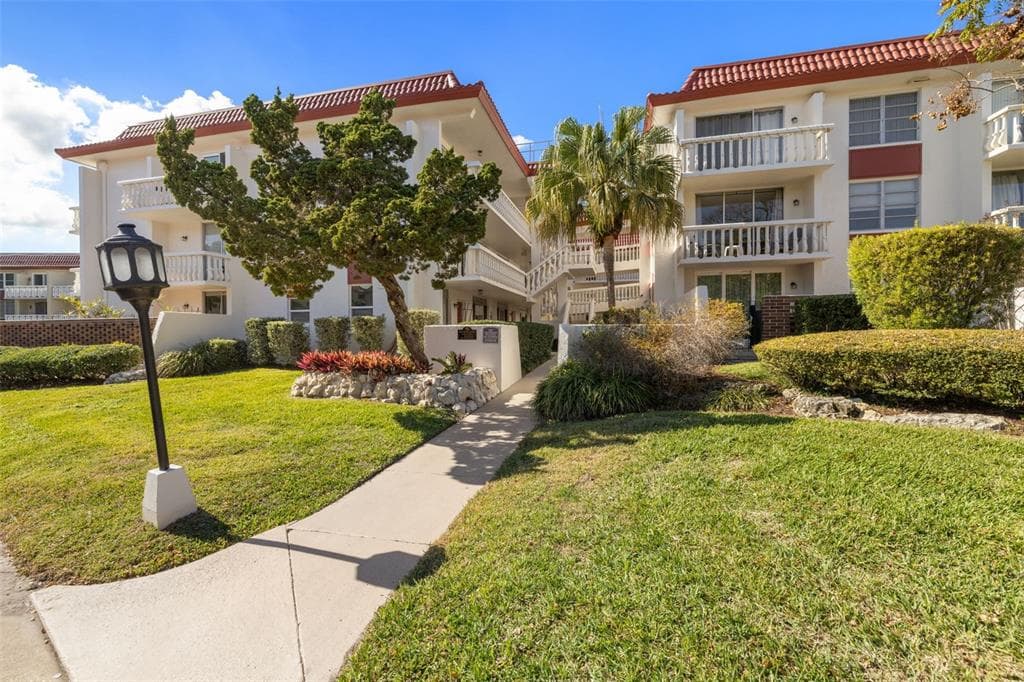 2623 SEVILLE BOULEVARD UNIT 301 CLEARWATER, FL 33764