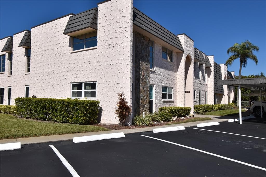 121 FERNWOOD CIRCLE UNIT 121 SEMINOLE, FL 33777