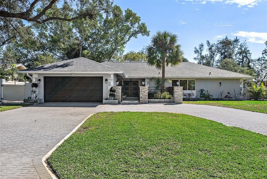 900 31ST AVENUE NE ST PETERSBURG, FL 33704
