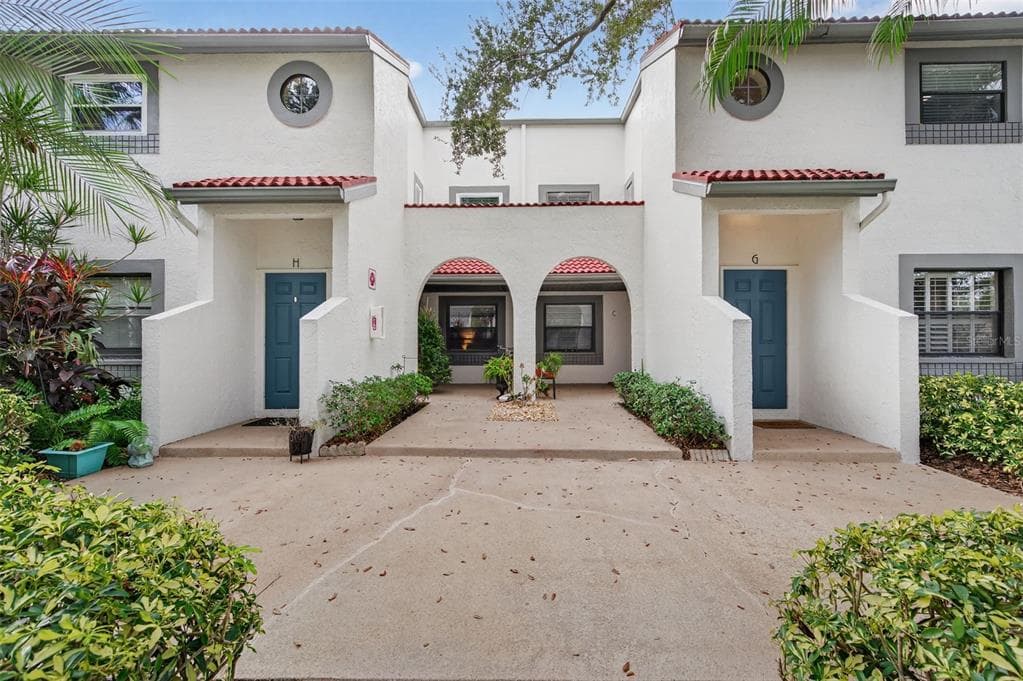 484 SANTA CRUZ PLACE NE UNIT G ST PETERSBURG, FL 33703