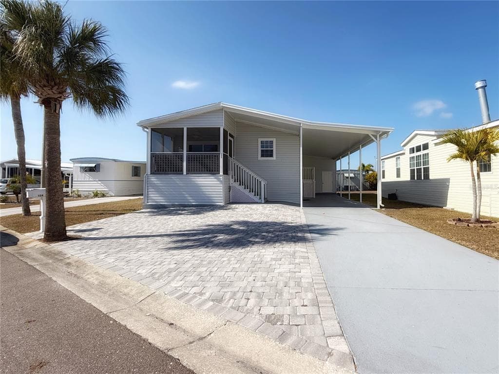 124 E SAINT ANNES CIRCLE APOLLO BEACH, FL 33572