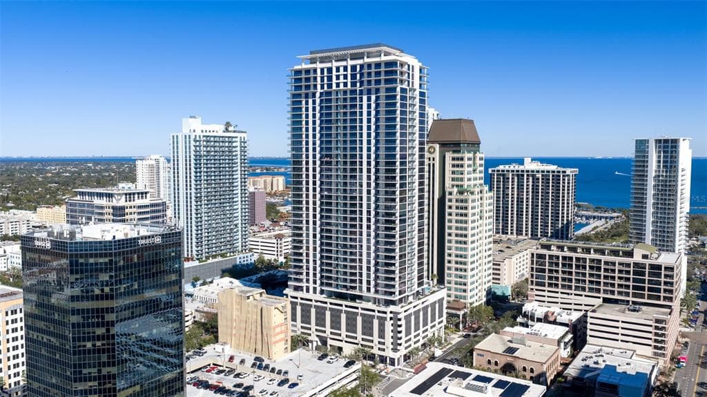 275 1ST AVENUE S UNIT 3003 ST PETERSBURG, FL 33701