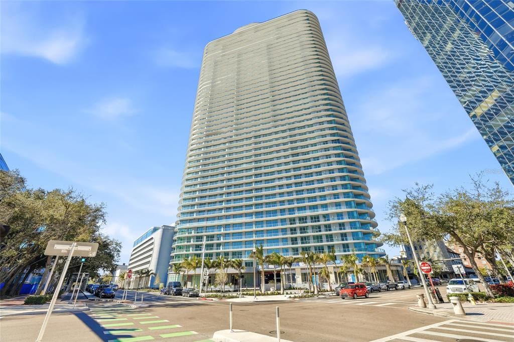 400 CENTRAL AVENUE UNIT 1002 ST PETERSBURG, FL 33701