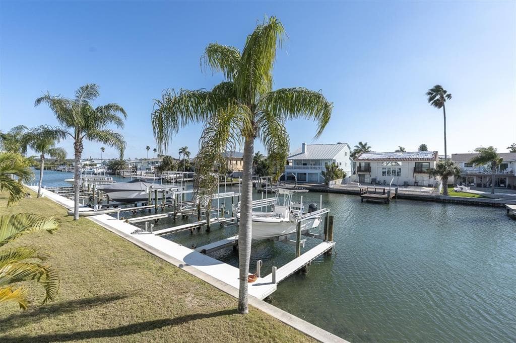 641 GARLAND CIRCLE INDIAN ROCKS BEACH, FL 33785