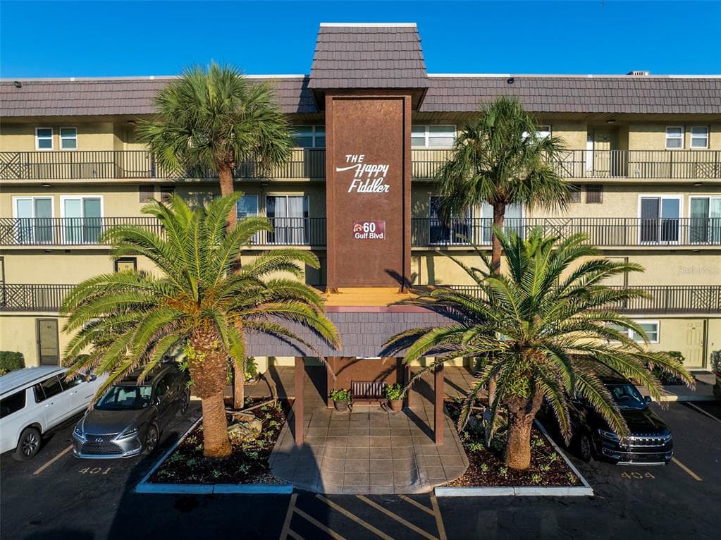 60 GULF BOULEVARD UNIT 201 INDIAN ROCKS BEACH, FL 33785