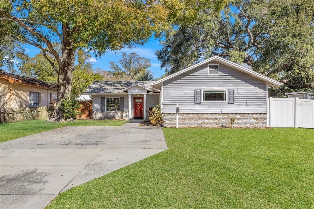 1747 26TH AVENUE N ST PETERSBURG, FL 33713