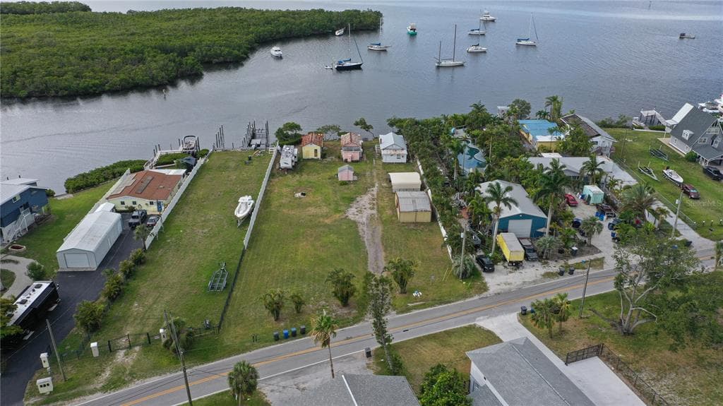 3306 W SHELL POINT ROAD RUSKIN, FL 33570